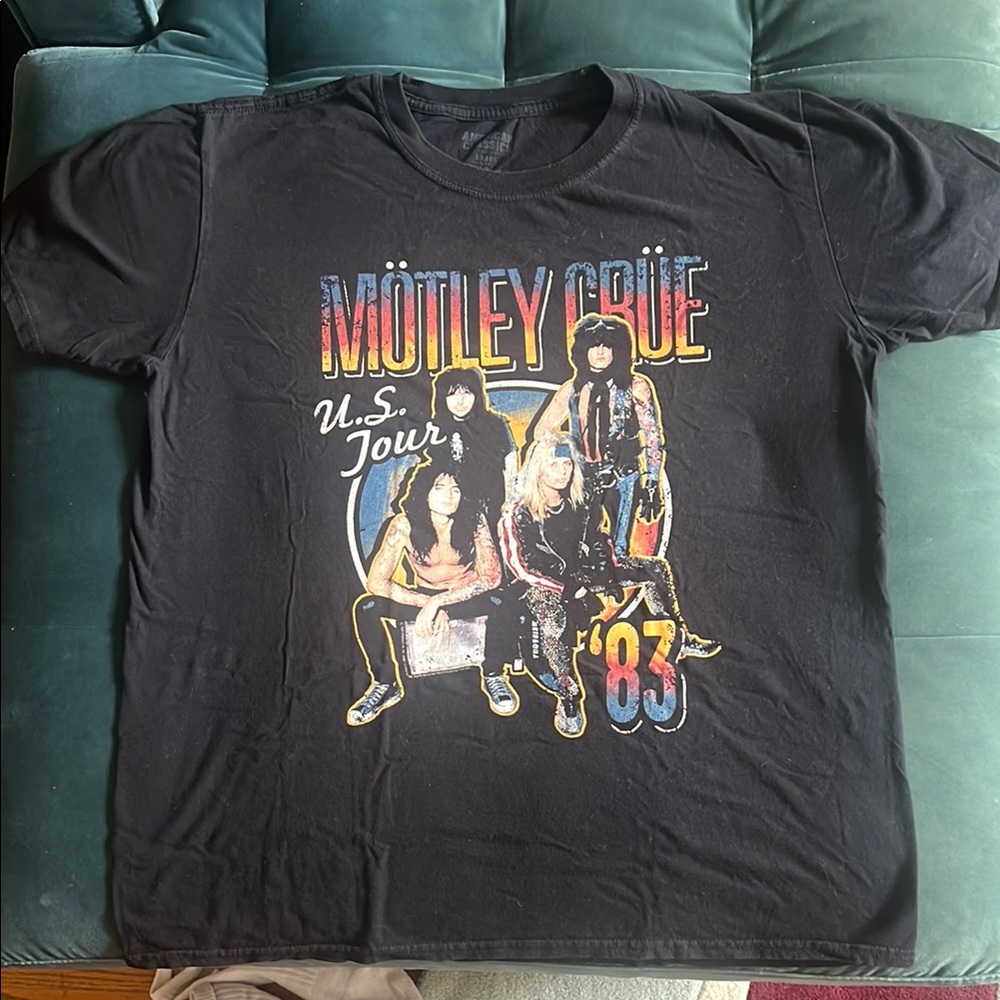 Motley Crue T Shirt - large